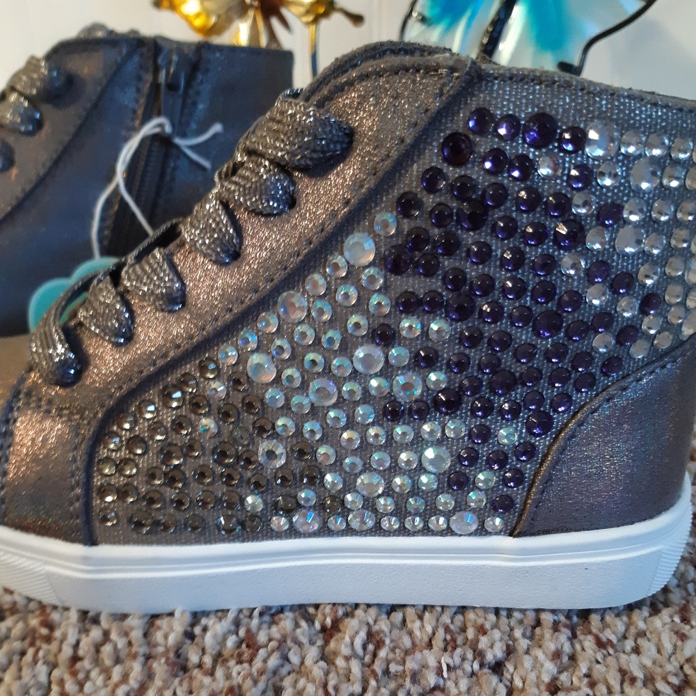 🌲Sale! Metallic Pewter Sneakers girls sz 1